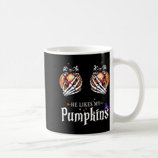 Mug Il aime ma main de squelette de citrouilles pour c (Droite)