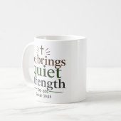 Mug Il apporte une force tranquille Écriture chrétienn (Devant gauche)