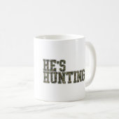 Mug Il chasse une épouse pendant la saison de chasse a (Devant droit)