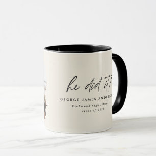 Mug Il l'a fait la crème noire moderne de graduation 