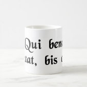 Mug Il qui chante bien, prie deux fois (Centre)