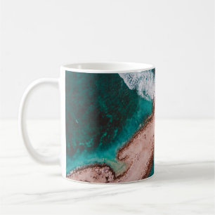 Mug ÎLE Brown ENTOURÉE D'EAU DE MER EN JOURNÉE