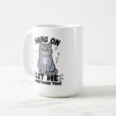 Mug Illustration drôle de chat gris jugeant (Devant gauche)