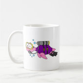 Mug Illustration D'Un Loch Ness Monster Scuba Diver. (Gauche)