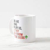 Mug Ils essaient de nous enterrer, mais nous sommes de (Devant gauche)