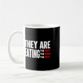 Mug Ils mangent les chiens - ils mangent les chats (Gauche)