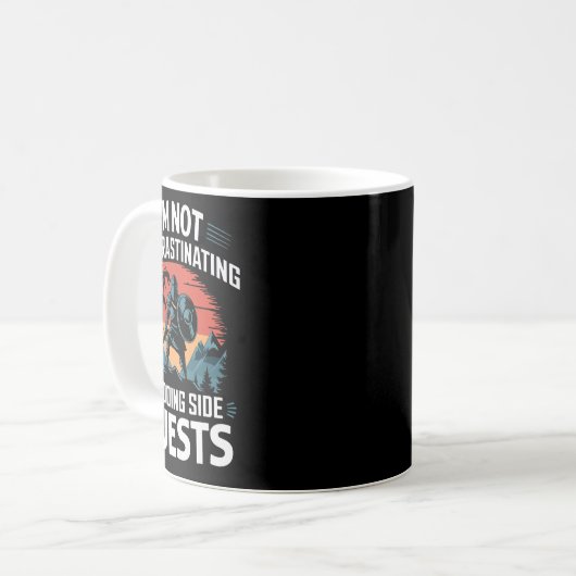Mug I'm Not Procrastinating Funny Side Quests Gamer 4 (Devant gauche)