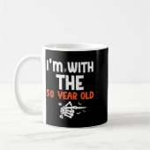 Mug I'm With The 50 Year Old 50th Birthday Halloween C (Gauche)