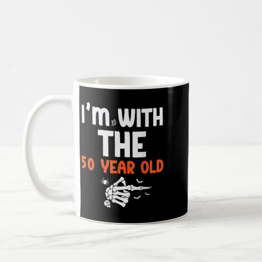 Mug I'm With The 50 Year Old 50th Birthday Halloween C (Gauche)