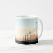 Mug Image simple des pôles d'électricité sur la route (Devant droit)
