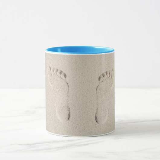 Mug Impression pieds nus dans le sable de plage (Centre)