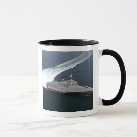 Mug Indépendance des navires de combat dans le golfe d (Droite)