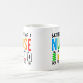 Mug Infirmière amusante - Batterie vie d'une infirmièr (Centre)