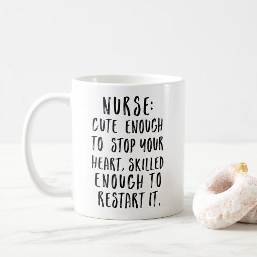 Mug Infirmière : Assez mignonne pour arrêter votre coe (Avec donut)