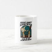 Mug Infirmière de nuit Sorcière Rétro Halloween Tee (Centre)