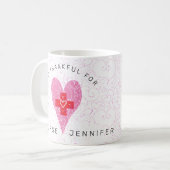 Mug Infirmière Monogramme Coeurs roses Monogramme Nom (Devant gauche)