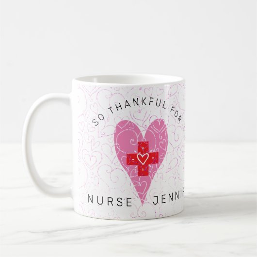 Mug Infirmière Monogramme Coeurs roses Monogramme Nom (Gauche)