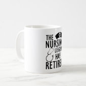 Mug Infirmière retraitée - La légende des soins infirm (Devant gauche)