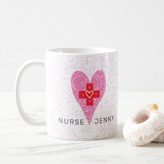 Mug Infirmière Rouge Coeurs Rose Personnalisé (Avec donut)