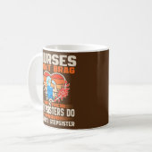 Mug Infirmières amusantes ne brag pas fière Infirmière (Devant gauche)