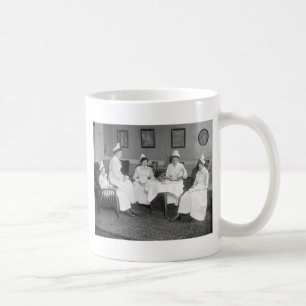 Mug Infirmières au thé, les années 1900 tôt