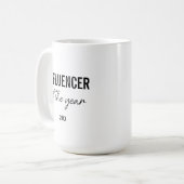 Mug Influenceur de script noir et blanc simple moderne (Devant gauche)