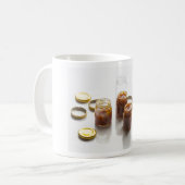 Mug Ingrédients et préparation de la chutney d'oignon  (Devant gauche)