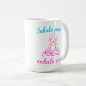 Mug Inhale Peace, Exhale Stress - Design de Yoga dans (Devant droit)