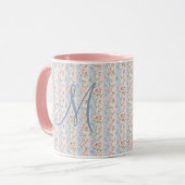 Mug Initiale de monogramme Roses florales rayées rose (Devant gauche)