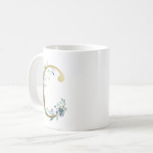 Mug Initiale en or C avec feuillage floral bleu (Devant gauche)