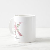 Mug Initiale florale K Roses Blush Modifiable Nom (Devant gauche)