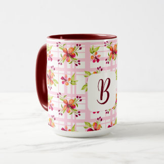 Mug Initiale personnalisée sur les fleurs de baies rou