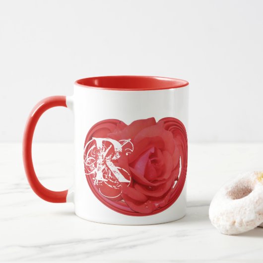 Mug Initiales de monogramme Rose Fleur Personnalisée (Avec donut)