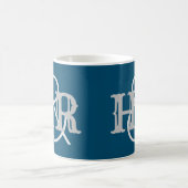 Mug Initiales d'un couple heureux sur un (Centre)
