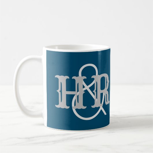 Mug Initiales d'un couple heureux sur un (Gauche)