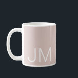 Mug Initiales monogrammes surdimensionnées rose<br><div class="desc">Tasse monogramme gras et surdimensionnée. Initiales blanches de type moderne surlignées sur un arrière - plan rose vif. Idéal pour tenir des stylos et des crayons ou votre boisson préférée. Kimberly Brett.</div>