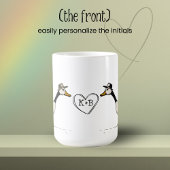 Mug Initiales personnalisées de l'oie de baiser Couple