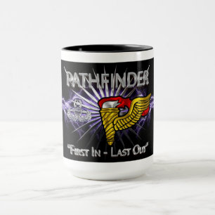 Mug Insigne de Pathfinder-“Premier entré, dernier sort