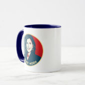 Mug INsigne de propagande KRISTI NOEM (Devant gauche)