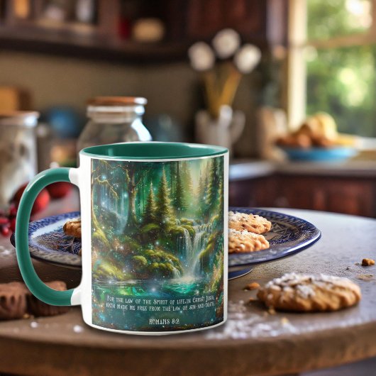 Mug Inspiration Verse Romans 8:2 Cascades forestières