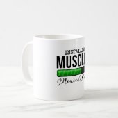 Mug Installation de Muscles Veuillez Patienter - Drôle (Devant gauche)