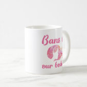 Mug Interdictions de l'avortement hors de nos corps (Devant droit)