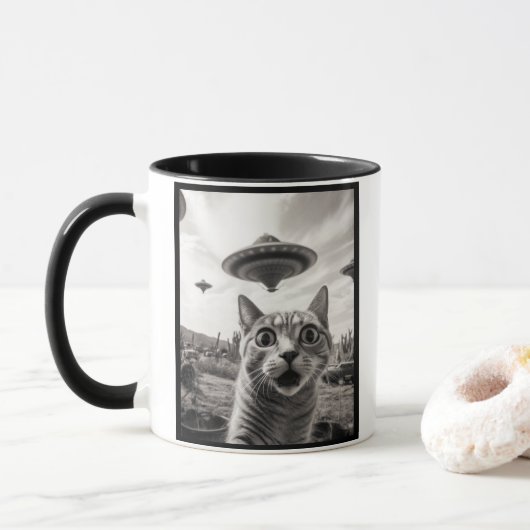 Mug Invasion d'aliens de selfie de chat  (Avec donut)