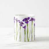 Mug Iris pourpres d'isolement sur un arrière - plan (Centre)