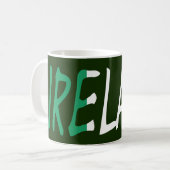 Mug Irlande écrasée sur le drapeau irlandais (Devant gauche)