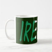 Mug Irlande écrasée sur le drapeau irlandais (Gauche)