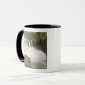 Mug Islande. La cascade de Hafragilsfoss en (Devant gauche)