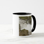 Mug Islande. La cascade de Hafragilsfoss en (Devant droit)