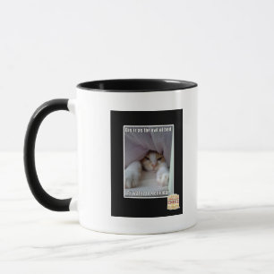 Mug Iz de DIS en tant que loin owt de lit.