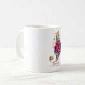 Mug J Monogramme Floral Bourgogne Rouge et Navy Blue (Devant gauche)